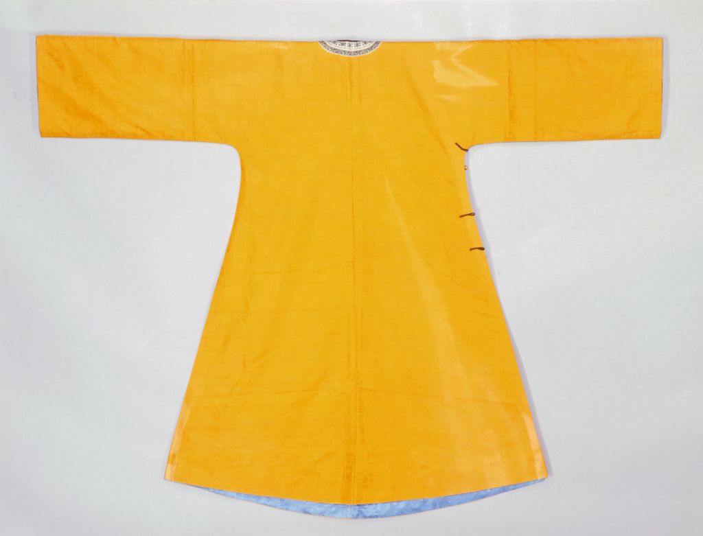 图片[2]-Apricot Yellow Tuan Flower Dark Flower Silk Women’s Shirt-China Archive